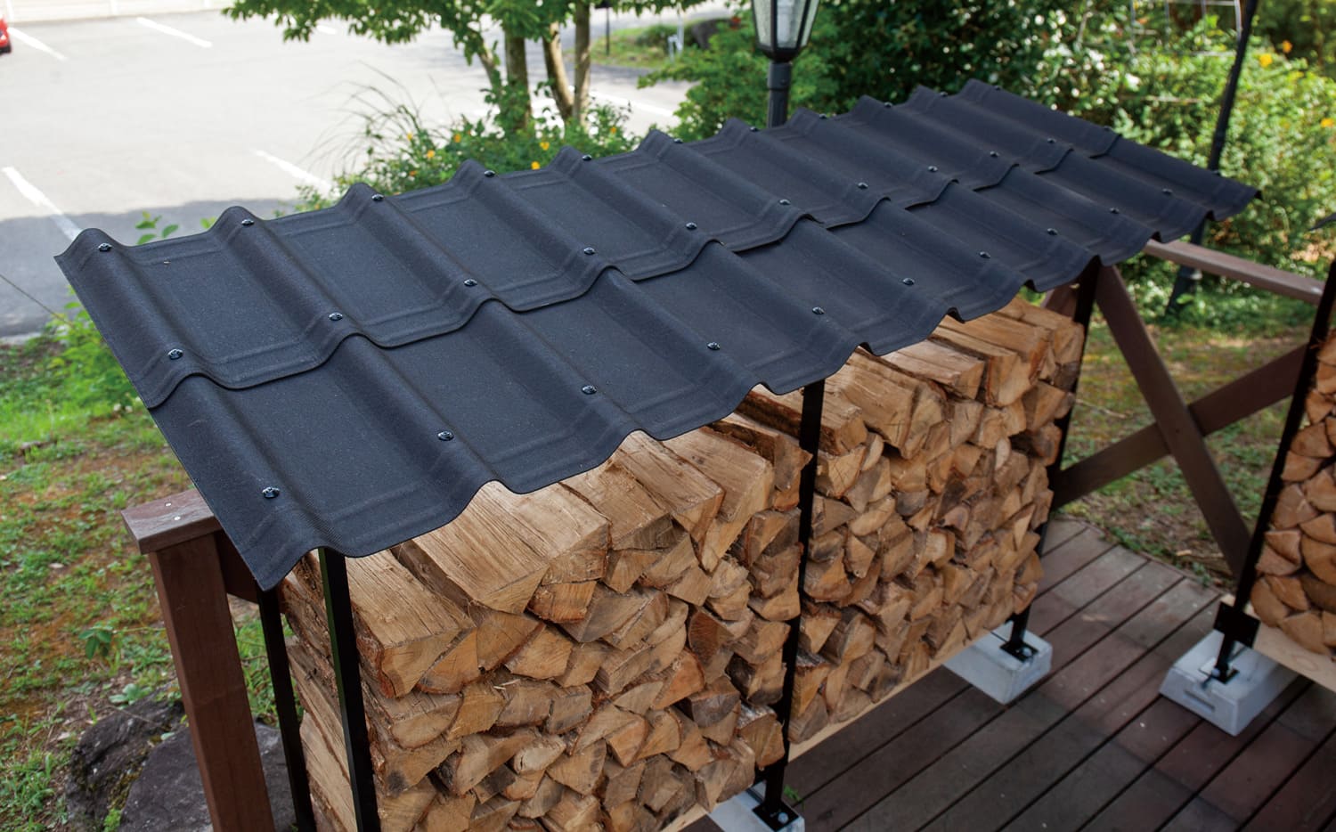 防水性・遮音性を備えた屋根材