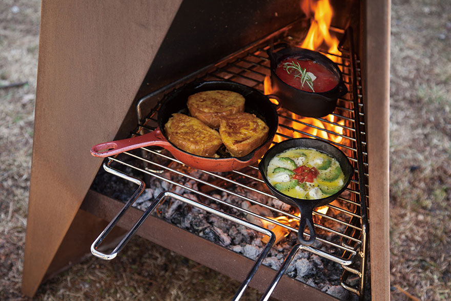 焚火の楽しみは素材の味を引き出す直火料理！