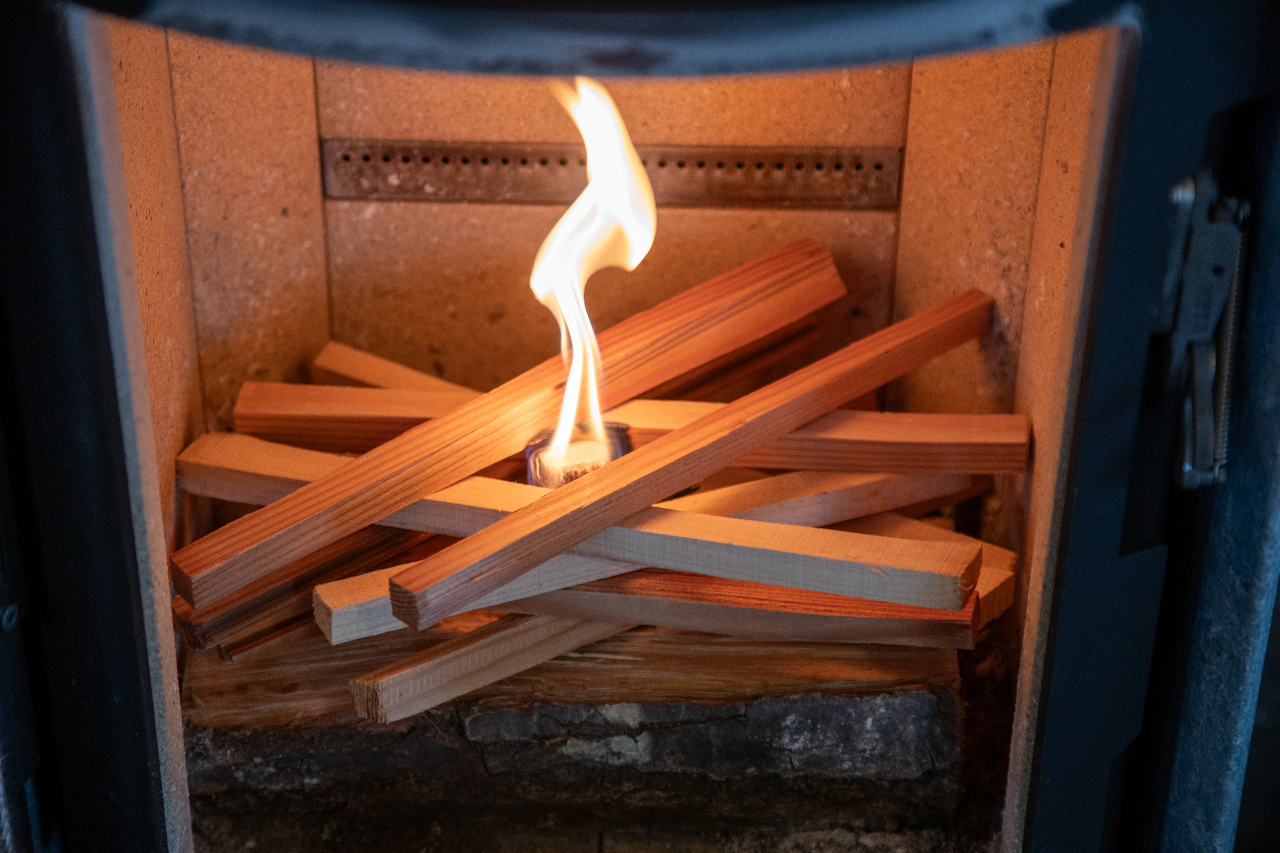 扱いやすいキューブ状固形燃料