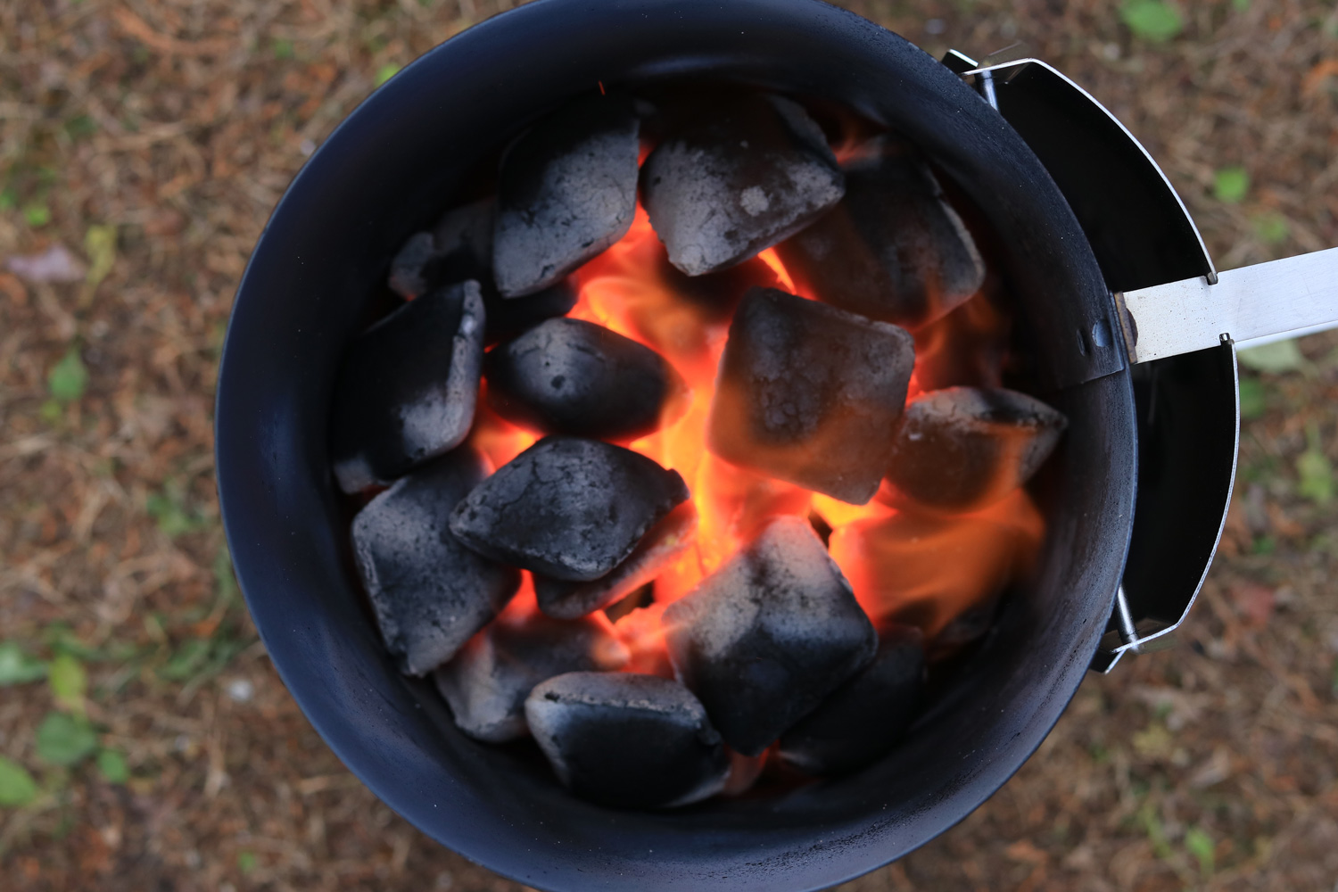  BBQグリルの燃料に最適！ココナッツ由来で安定した熱が続く